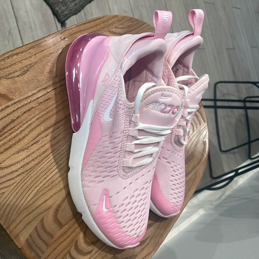 LIKE NEW NIKE AIR MAX 270 PINK/PINK